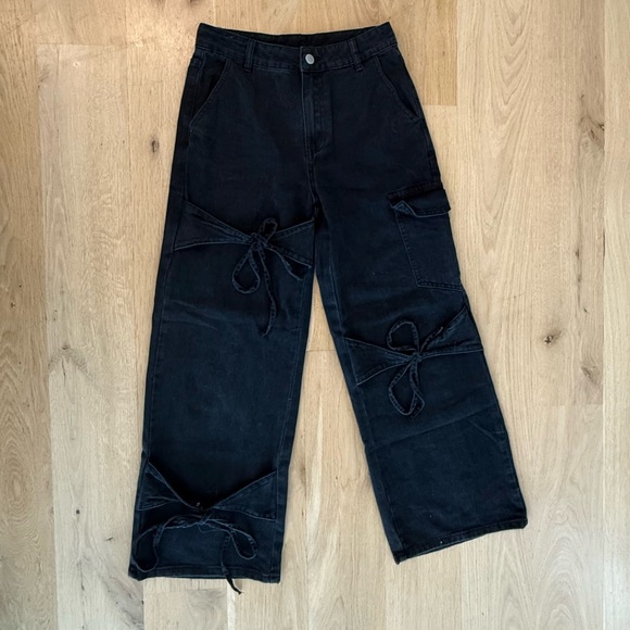 Cider Low Rise Wide Leg Jeans with Bow Details - Picture 1 of 6